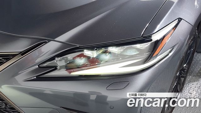 Lexus ES 2023 — photo 8