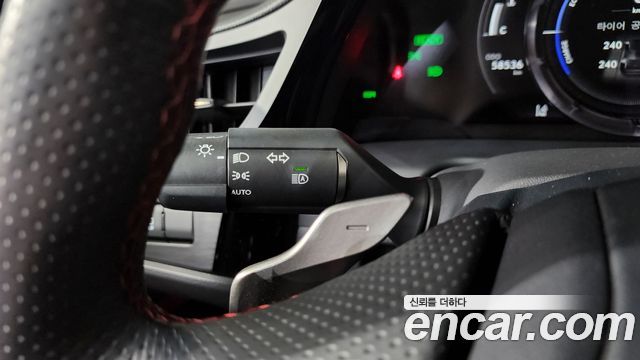 Lexus ES 2023 — photo 28