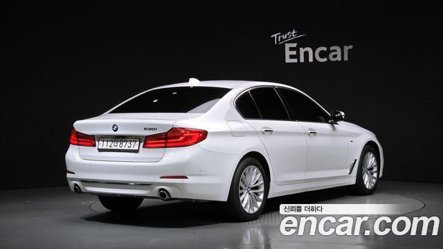 BMW 5-Series 2018 — photo 2