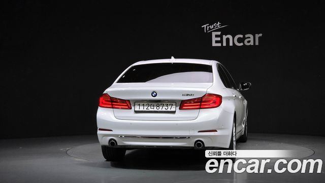 BMW 5-Series 2018 — photo 4