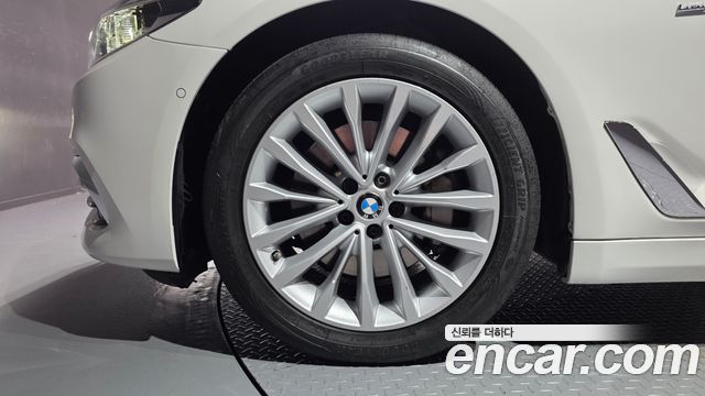 BMW 5-Series 2018 — photo 5