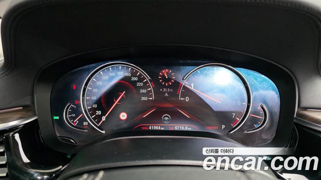 BMW 5-Series 2018 — photo 8