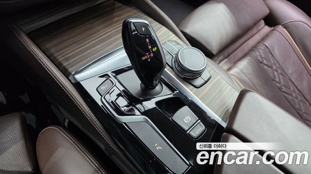 BMW 5-Series 2018 — photo 9