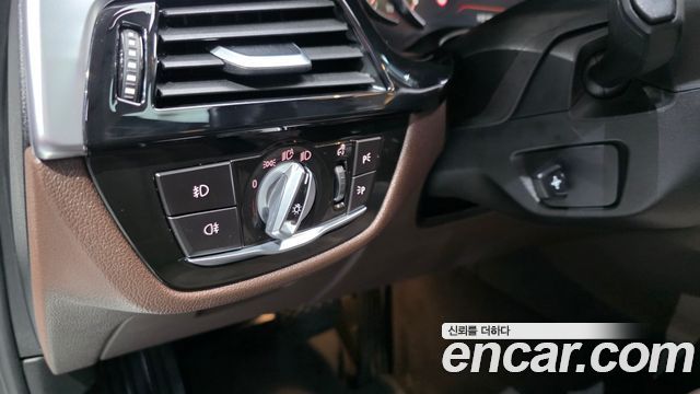 BMW 5-Series 2018 — photo 12