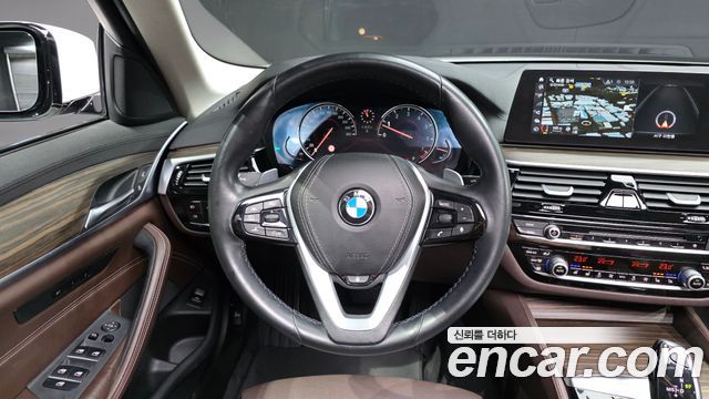 BMW 5-Series 2018 — photo 13