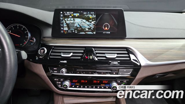 BMW 5-Series 2018 — photo 18