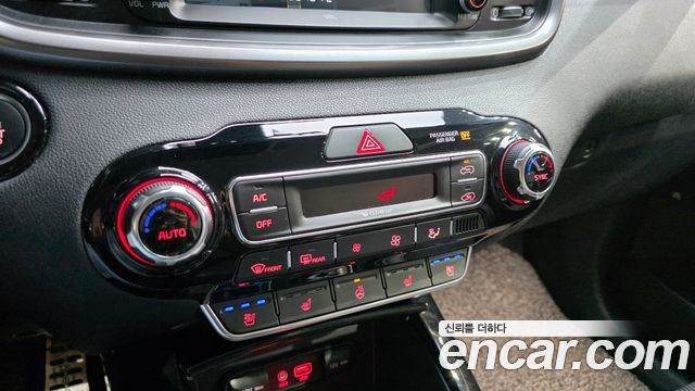 Kia Sorento 2018 — photo 24