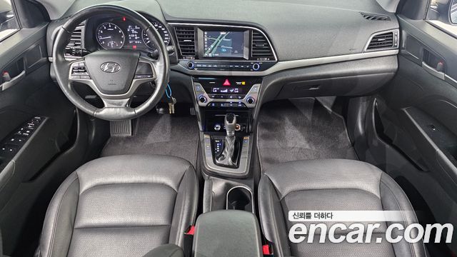 Hyundai AVANTE 2017 — photo 10