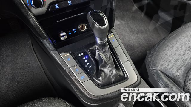 Hyundai AVANTE 2017 — photo 12