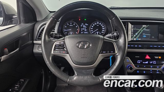 Hyundai AVANTE 2017 — photo 19