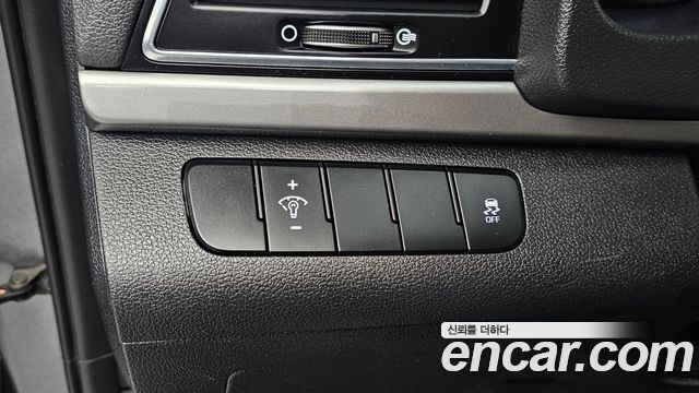Hyundai AVANTE 2017 — photo 23