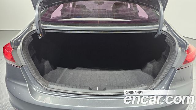 Hyundai AVANTE 2017 — photo 26
