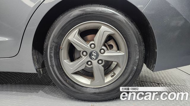Hyundai AVANTE 2017 — photo 7