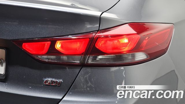 Hyundai AVANTE 2017 — photo 9