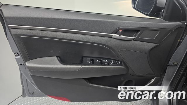 Hyundai AVANTE 2017 — photo 14