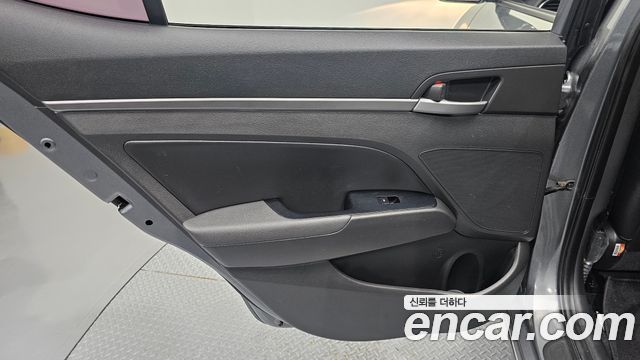 Hyundai AVANTE 2017 — photo 15