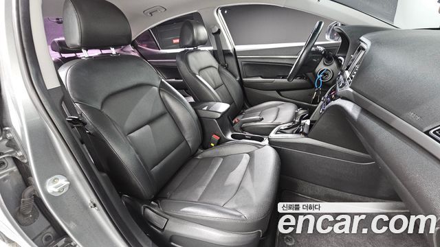 Hyundai AVANTE 2017 — photo 16