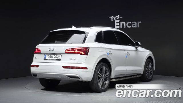 Audi Q5 2020 — photo 2