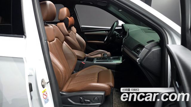 Audi Q5 2020 — photo 11
