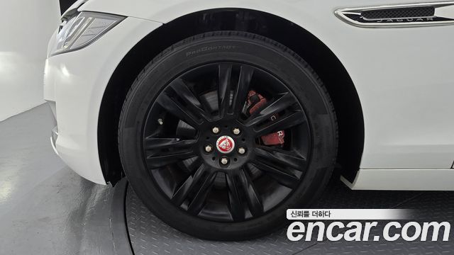 Jaguar XF 2017 — photo 5