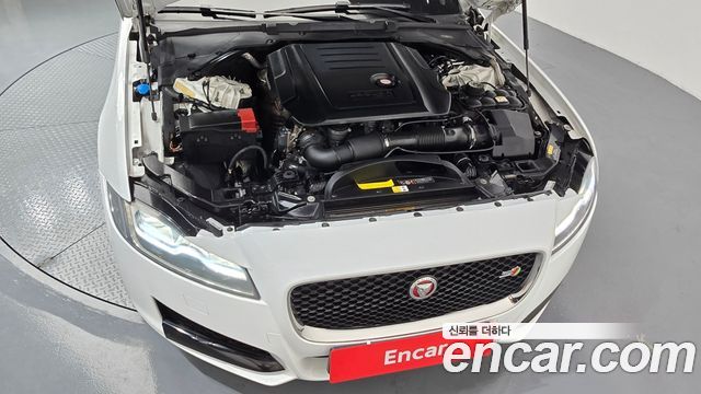 Jaguar XF 2017 — photo 6