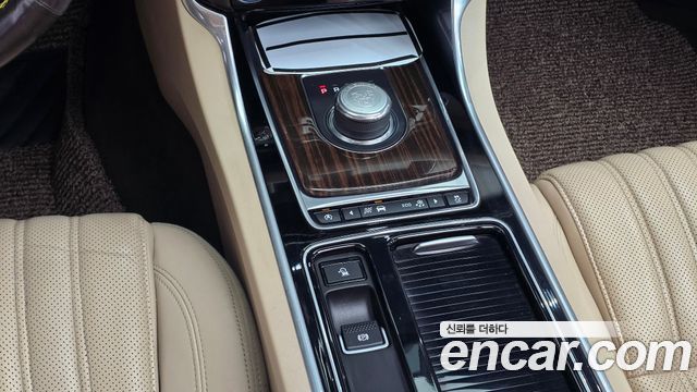 Jaguar XF 2017 — photo 9