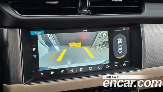 Jaguar XF 2017 — photo 16