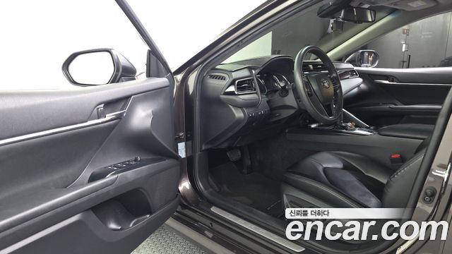 Toyota Camry 2019 — photo 10