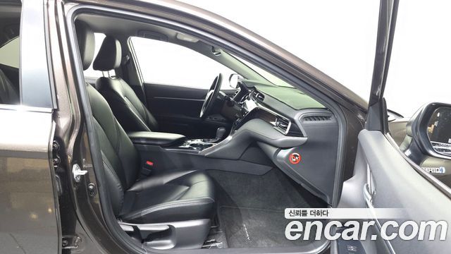 Toyota Camry 2019 — photo 11