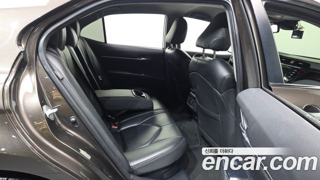Toyota Camry 2019 — photo 12