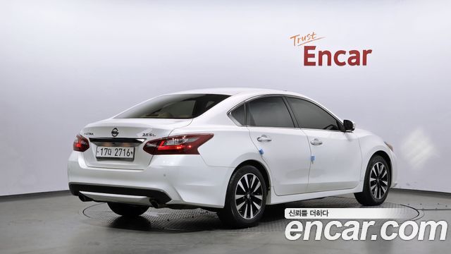 Nissan Altima 2018 — photo 2