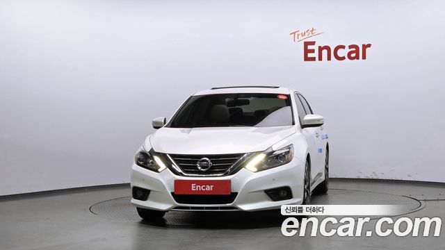 Nissan Altima 2018 — photo 3