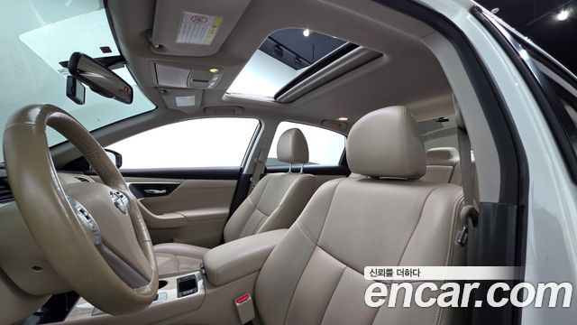 Nissan Altima 2018 — photo 16