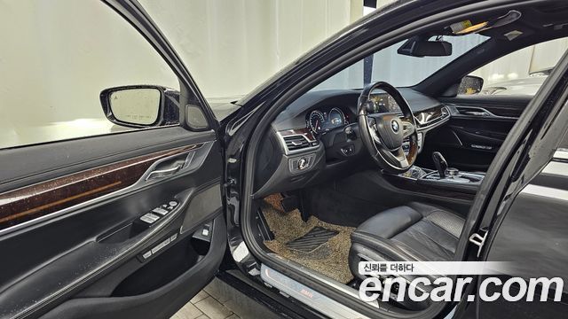 BMW 7-Series 2016 — photo 10