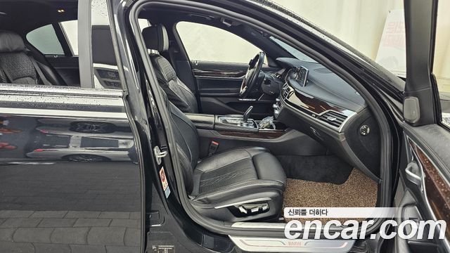BMW 7-Series 2016 — photo 11