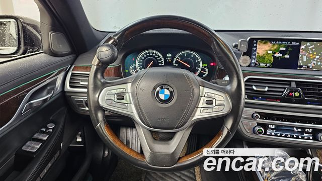 BMW 7-Series 2016 — photo 13