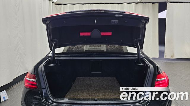 BMW 7-Series 2016 — photo 20