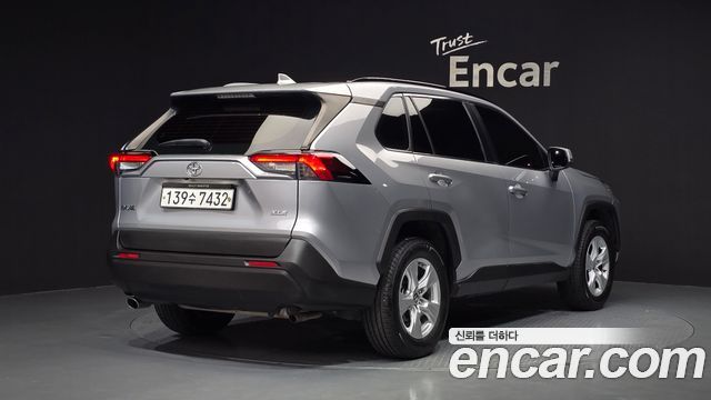 Toyota RAV4 2019 — photo 2