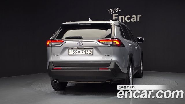 Toyota RAV4 2019 — photo 4