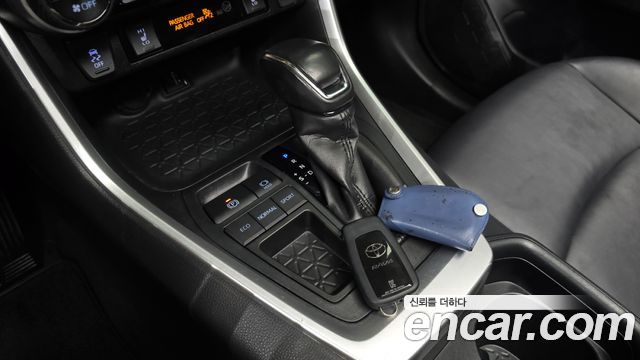 Toyota RAV4 2019 — photo 9