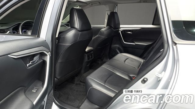 Toyota RAV4 2019 — photo 11