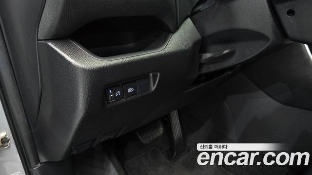Toyota RAV4 2019 — photo 19