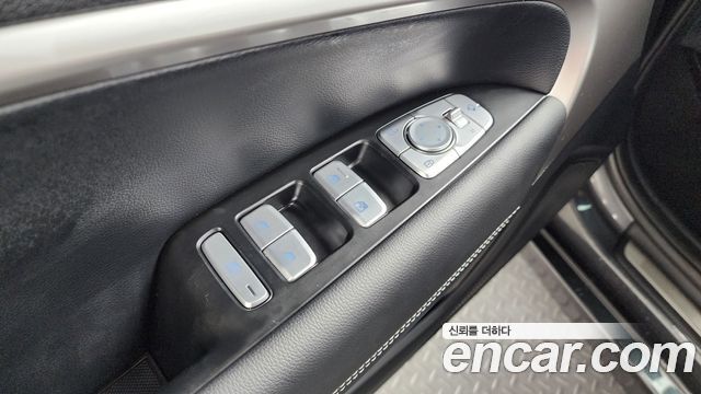 Genesis G70 2018 — photo 28