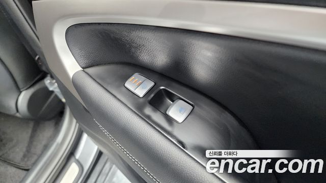 Genesis G70 2018 — photo 29