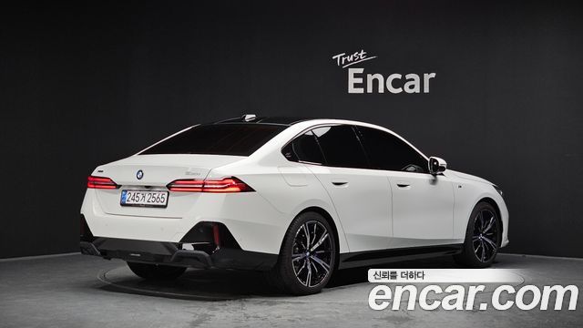 BMW 5-Series 2024 — photo 2