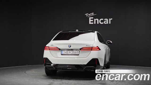 BMW 5-Series 2024 — photo 4