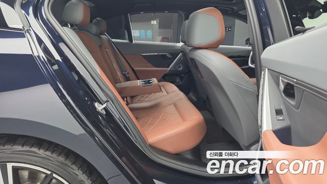 BMW 5-Series 2024 — photo 17