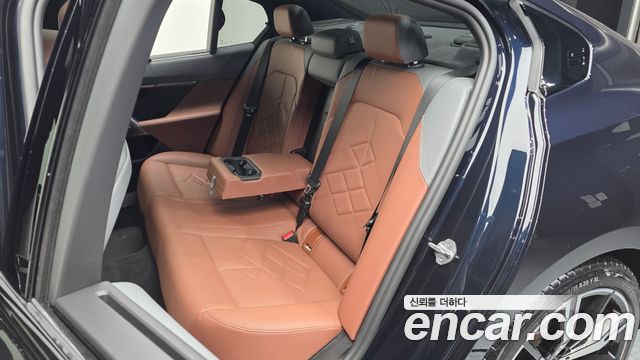 BMW 5-Series 2024 — photo 18