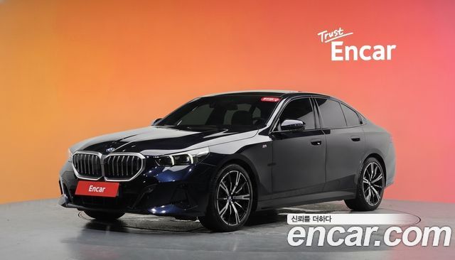 BMW 5-Series 2024 — photo 1