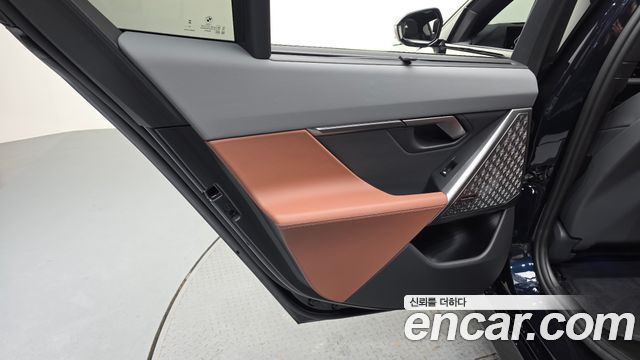 BMW 5-Series 2024 — photo 15